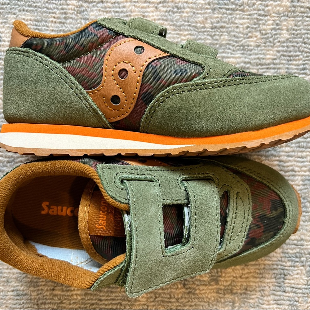 Saucony toddler shoes, Jazz Low Pro. With Velcro access. US size: 10M.